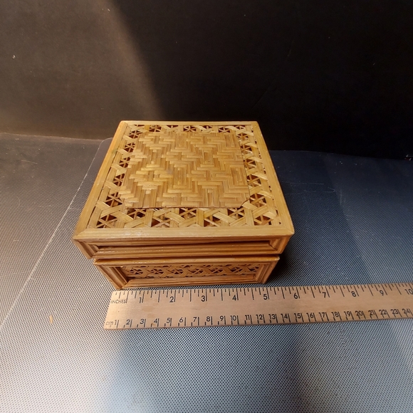 Bamboo woven intricate trinket jewelry boxes from China - Picture 6 of 7